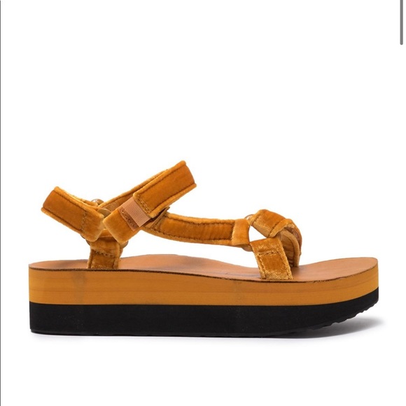 Teva Flatform Universal Velvet Sandals - Picture 2 of 11